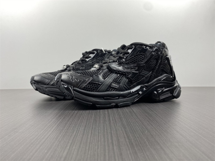balcia track runner black Ba*len*cia*ga