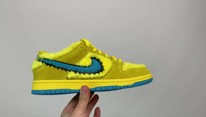 nike sb dunk low "grateful dead - yellow bear" cj5378-700