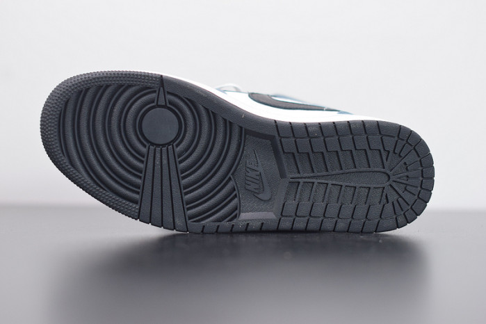 air jordan 1 mid fearless F**etasm cu2802-100