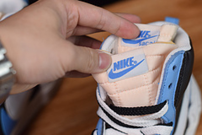 nike blazer mid sacai white black legend blue bv0072-001