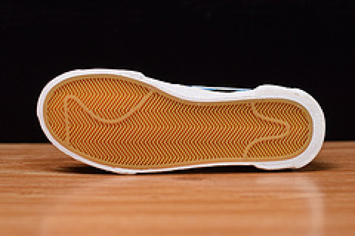 nike blazer mid sacai white black legend blue bv0072-001