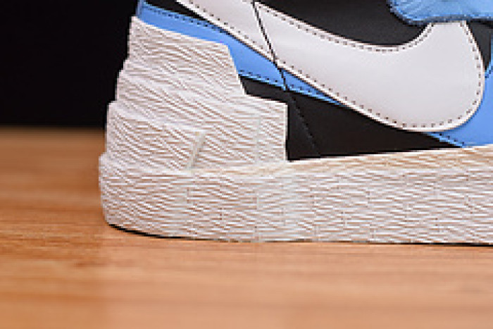 nike blazer mid sacai white black legend blue bv0072-001