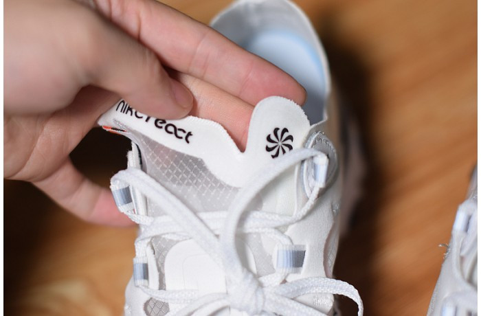 nike epic react flyknit white racer blue aq0068-100