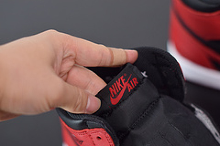 air jordan 1 retro high og banned 555088-001