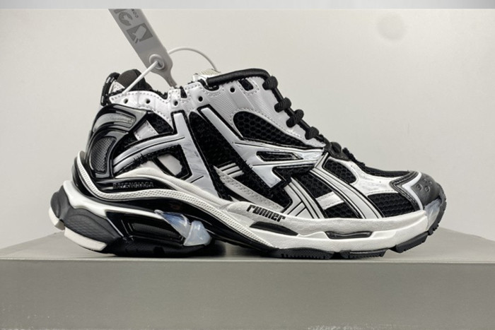 balcia runner white black white