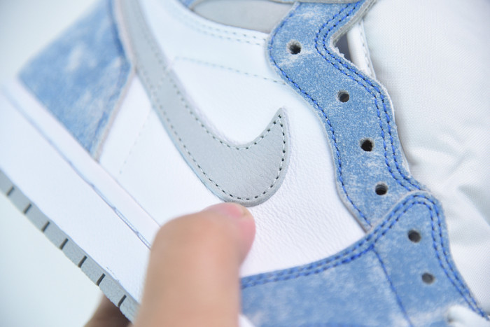 air jordan 1 high og “hyper royal” 555088-402