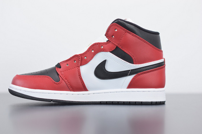 air jordan 1 mid chicago toe 554724-069