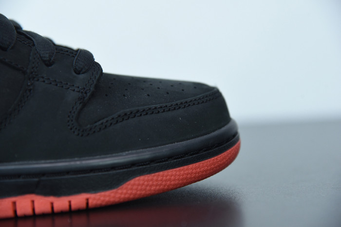 nike sb dunk low black pigeon 883232-008