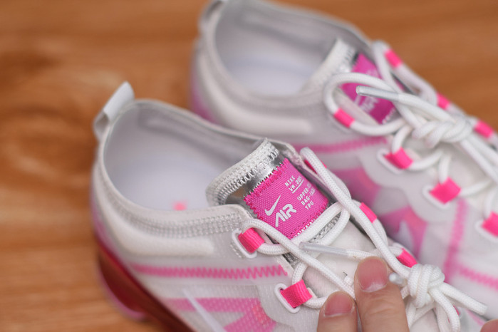 nike air vapormax 2019 summit white pink rise ar6632-105