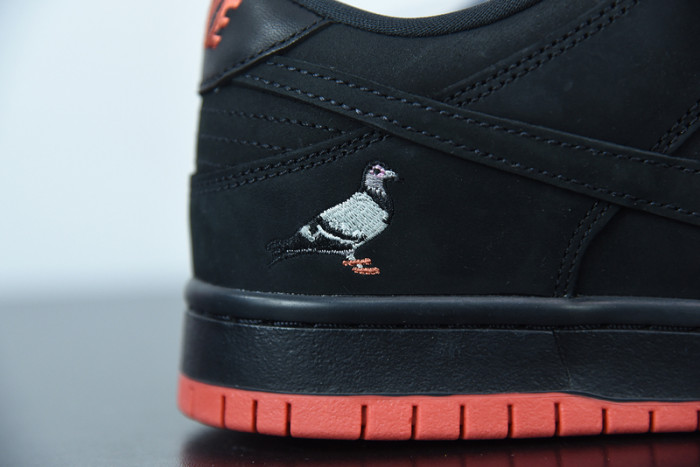 nike sb dunk low black pigeon 883232-008