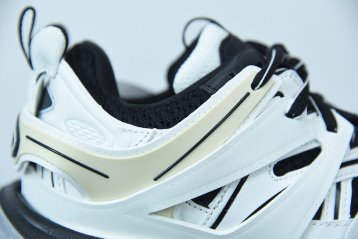 balcia track sneaker