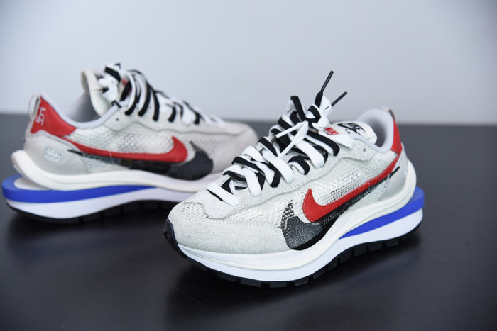 sacai x nike vaporwaffle cv1363-100