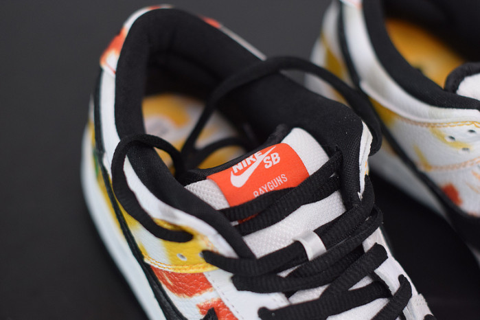 nike sb dunk low raygun tie-dye white bq6832-101