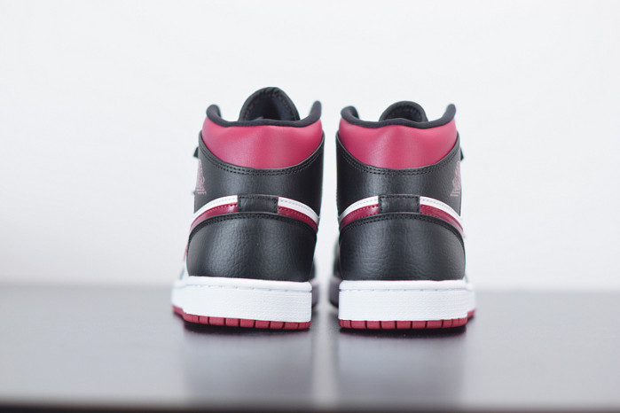 air jordan 1 mid bred toe 554724-066
