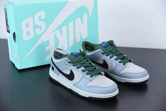 nike sb dunk low “maple leaf” 313170-021