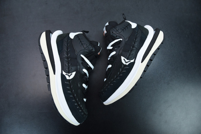 nike vaporwaffle sacai jean paul gaultier black white dh9186-001