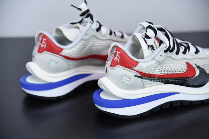 sacai x nike vaporwaffle cv1363-100