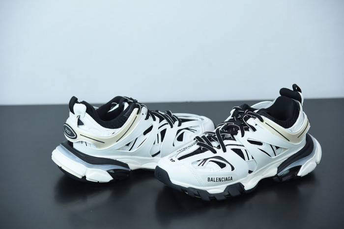 balcia track sneaker