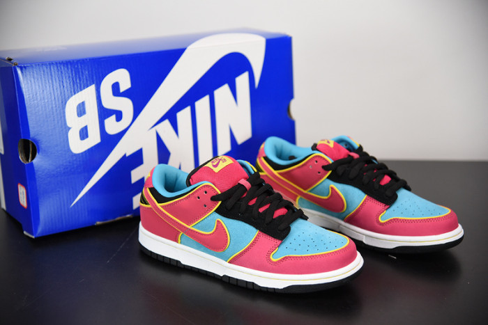 nike dunk sb low ms. pacman 313170-461