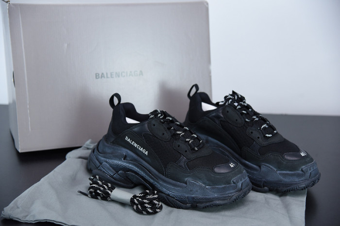 balcia triple s 534217 w09o1 1000