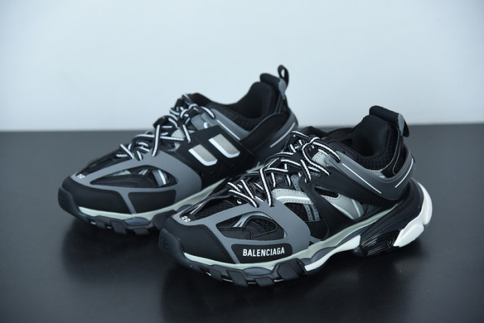 balcia track sneaker