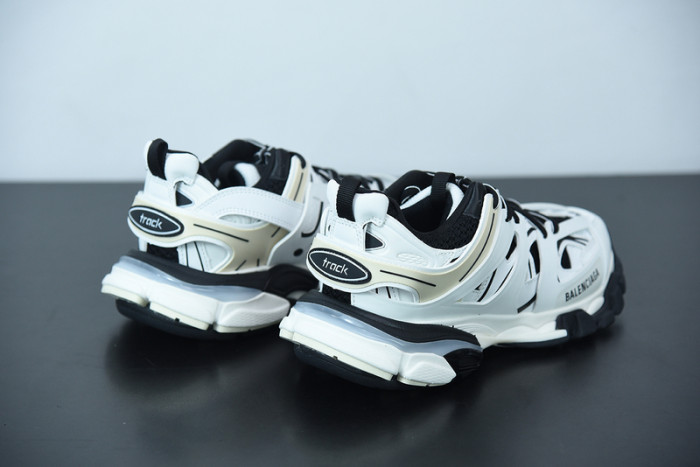 balcia track sneaker