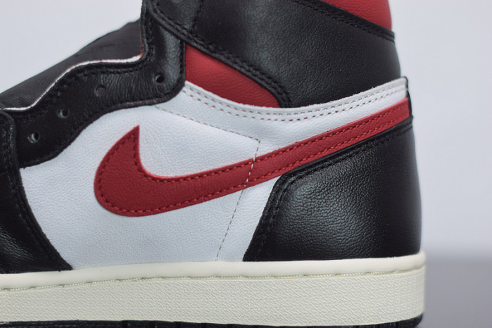 air jordan 1 retro high black gym red 555088-061