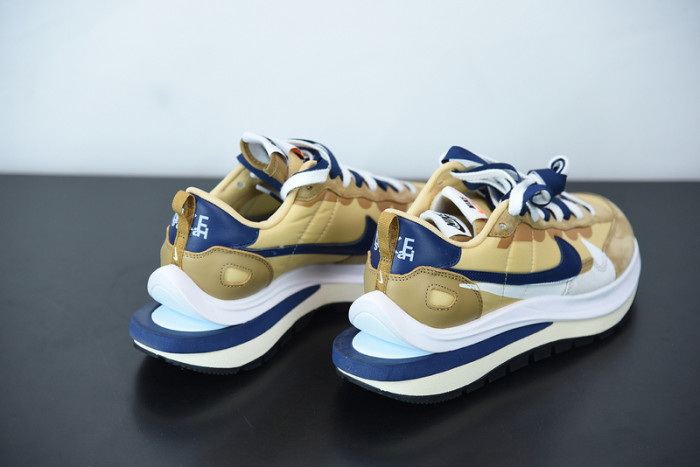 nike vaporwaffle sacai tan navy dd1875-200