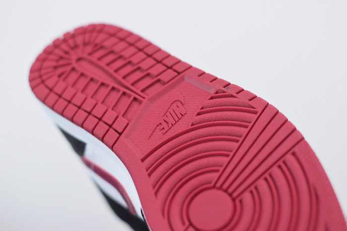 air jordan 1 mid bred toe 554724-066