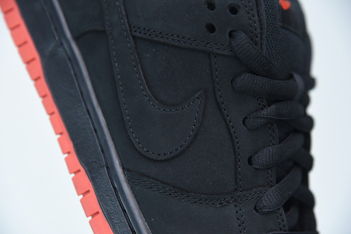 nike sb dunk low black pigeon 883232-008