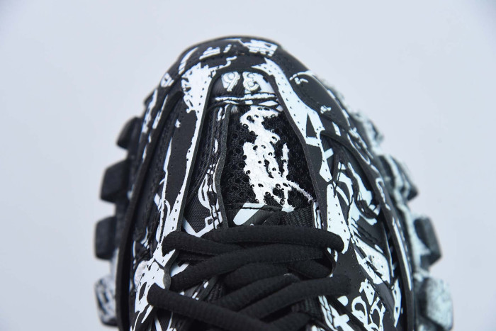 Ba*len*cia*ga track graffiti