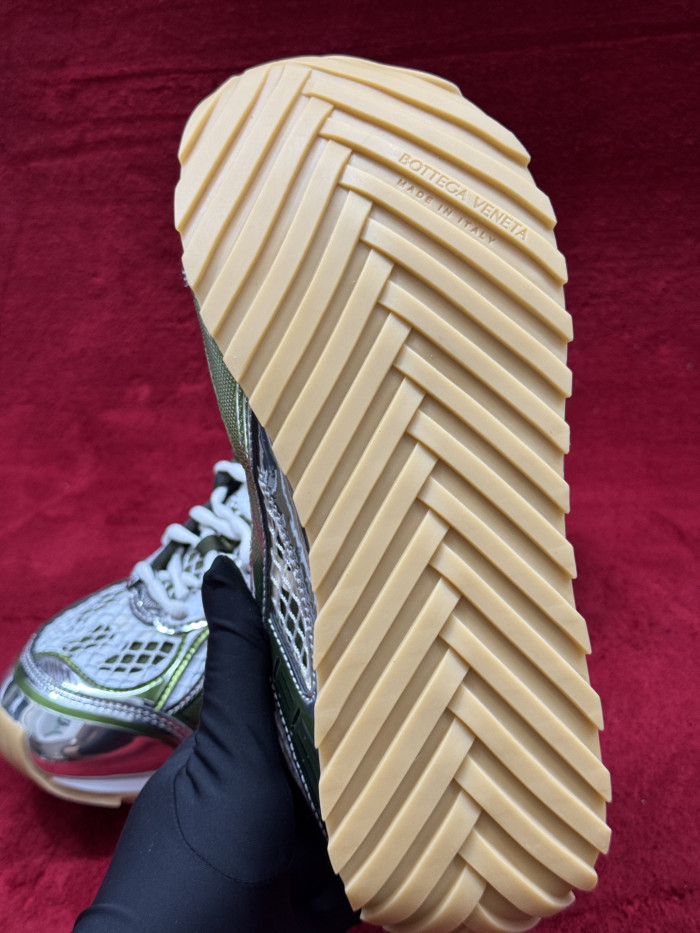 Bottega Veneta Orbit Mud White bv25482