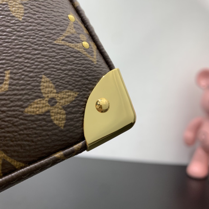 Louis Vuitton LV Monogram bag M14526