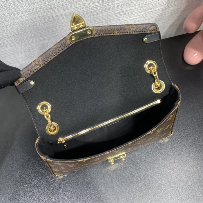 Louis Vuitton LV Monogram bag M14526