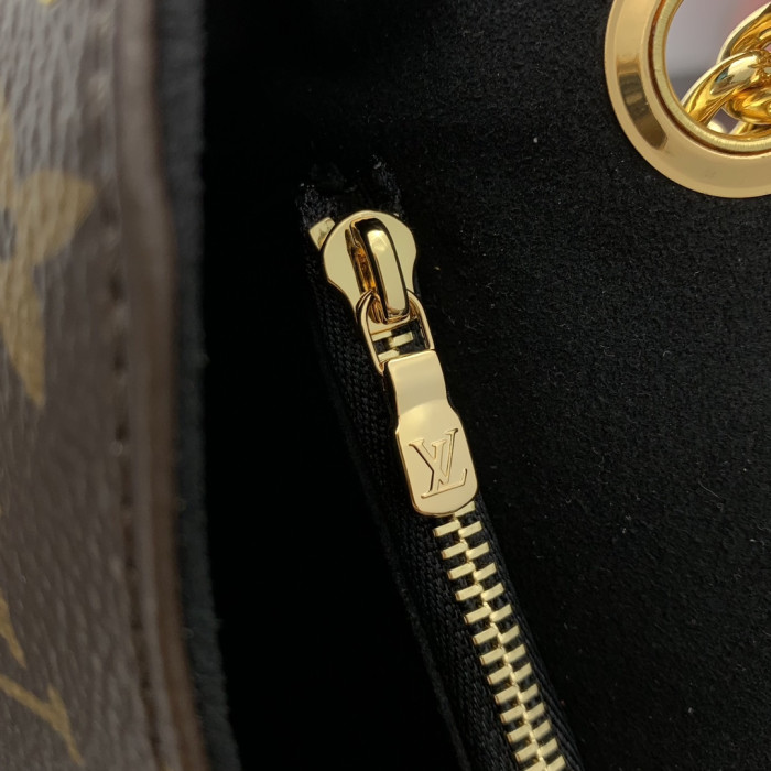 Louis Vuitton LV Monogram bag M14526