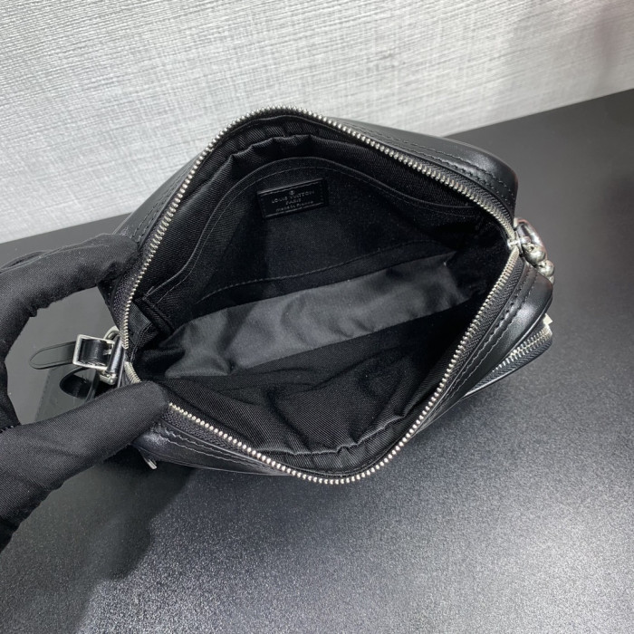 Louis Vuitton LV Monogram bag M13987