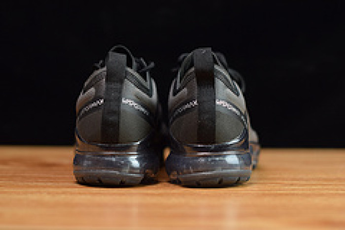 nike air vapormax 2019 throwback future ar6631-001